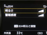 隣車線を走る車両をレーダーで検知し、ドアミラーでは確認しにくい後側方エリアに存在する車両に加え、急接近してくる車両も検知します。車両を検知するとドアミラーに搭載されたLEDインジケーターが点灯します。
