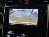 【バックカメラ】運転席から画面上で安全確認ができます。駐車が苦手な方にもオススメな便利機能です。