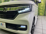 【LEDヘッドライト】悪天候や夜間走行時も良好な視界を確保し安心して運転できる高輝度LEDヘッドライトを装備!点灯速度が早く、消費電力も抑えられています。