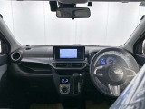 落ち着いたカラーの内装で、ゆったりと運転したい方に。
