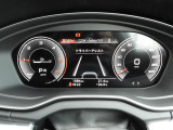 重厚感と安定感があり、同時にダイナミックさも備えるAudiの走り。機能やデザインが革新的なメーター。