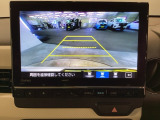 バックモニター付きで、車庫入れやバック時の後方確認をサポート。