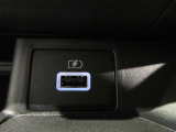 USB充電専用電源ソケットも付いています。モバイル機器などの充電専用