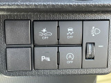 【スマートアシスト】走行中に前方の車両等を認識し、衝突しそうな時は警報とブレーキで衝突回避と被害軽減をアシスト。より安全にドライブをお楽しみいただけます。