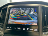 【バックカメラ】運転席から画面上で安全確認ができます。駐車が苦手な方にもオススメな便利機能です。