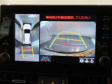 パノラミックビューモニター付きです。車両を上から見たような映像をモニター画面に表示。運転席からの目視では見にくい、車両周辺の状況をリアルタイムでしっかり確認できます。