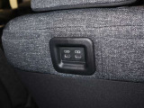 充電器コードなどが差し込めるコンセントになります。