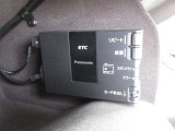 ETCももちろん搭載。いちいち料金所で停車する必要なんて当然ないです。スムーズにストレスなくドライブをお楽しみください。(※支払総額にセットアップ費用は含まれておりません。)