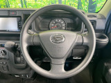 インテリアに合わせたデザインのステアリングは、運転される方のことも考え、運転しやすい形状、大きさです。是非一度、実際に触ってお確かめください。