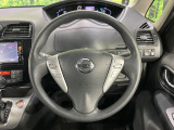インテリアに合わせたデザインのステアリングは、運転される方のことも考え、運転しやすい形状、大きさです。是非一度、実際に触ってお確かめください。