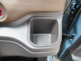 運転席側の手の届きやすい位置にもドリンクホルダーが付いています。