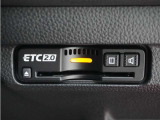 ◆ETC2.0装着◆進化したドライブ体験。料金収受システムだけだったETCが生まれ変わって、高速道路を賢く使うETC2.0に進化しました。多彩な情報サービスが便利で快適なドライブ体験を提供します。
