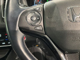 ステアリングにオーディオ操作スイッチが付いています。オーディオ画面に直接タッチしなくても操作が出来ますので、運転に集中できます。
