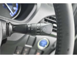 ステアリングスイッチ付き。手を離さずにさまざまな操作が可能です。