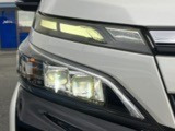 LEDヘッドライトです。デザイン性がよくとても明るいので、夜間の走行や悪天候でも安心です。しかも長寿命!