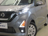 LEDヘッドライトです。デザイン性がよくとても明るいので、夜間の走行や悪天候でも安心です。しかも長寿命!