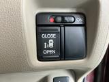 パワースライドドアの開閉はスマートキーのリモコンやドアノブは勿論、運転席側のスイッチ操作でも開閉ができ、安全・簡単です