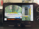 【パノラミックビューモニター】専用のカメラにより、上から見下ろしたような視点で360度クルマの周囲を確認することができます☆縦列駐車や幅寄せ時に活躍してくれます♪