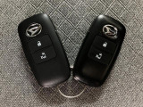 スマートキーを装備しています☆カギをカバンやポケットに入れて頂いた状態でドアロックの開閉やエンジンスタートをして頂けますよ!とても便利な装備です!