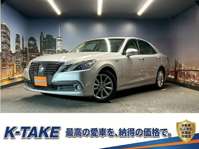 クラウン ハイブリッド 2.5 ロイヤルサルーン (禁煙車)(メーカーナビ)(クルーズコントロ