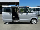 当社の車両には『安心して車選びをしていただくために』お支払い総額を表示しております。税金、自賠責保険料、登録費用、リサイクル料金が含まれており、県内登録及び届出で店頭納車の場合になります。