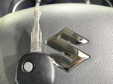 【キーレス】少し離れた場所からでもボタン一つでドアの開錠・施錠ができるのでとっても便利!ドアの鍵穴周りに傷をつけることもありません♪