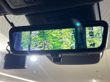 【デジタルインナーミラー】後席の大きな荷物や同乗者で後方が確認しづらい時でも安心!カメラが撮影した車両後方の映像をルームミラー内に表示。クリアな視界で状況の確認が可能です!