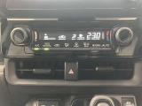 オートエアコンなので室内で快適に過ごせます。