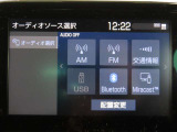 ディスプレイオーディオを装備。スマホとクルマをつなぐことで、これまでのナビに加えて、いろんなサービスが楽しめます。