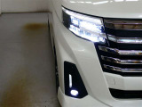 LEDヘッドライトです。デザイン性がよくとても明るいので、夜間の走行や悪天候でも安心です。しかも長寿命!