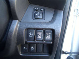 運転席右側には電動スライドドア等の各種スイッチがまとめられています!