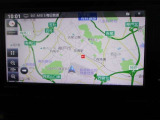 純正ナビを装備。タッチパネル式で使いやすく、お出かけもラクラクです。