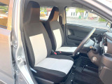 運転席シート廻りは使用感も少なく、良好な状態となっています。前オーナー様が丁寧に使っていたことがよくわかりますね。
