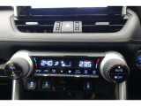 ★運転席と助手席でそれぞれお好みに合わせて温度設定が行えるフルオートエアコンです。外気温や室温、日射量を感知し、吹き出し温度、風量を緻密に制御します
