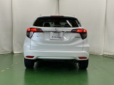 後席の窓には外から車内が見えにくくなるプライバシーガラスを採用。周りを気にせずリラックスして過ごせます