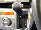 インパネシフトならハンドルからの移動距離が短く操作もスムーズ!また、足元が広くなりすっきりしますので、大柄な方でも快適にお過ごしいただけます。
