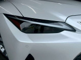 【LEDヘッドランプ】ハロゲンヘッドランプの約2倍の光量でより明るく遠くを照らし、夜間走行時の視認性を高める。さらに長寿命や、省電力も魅力。