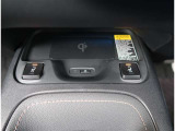 【シートヒーター】寒い日の運転など冷えやすい脚部を快適に温めてくれる。嬉しい機能♪