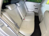 後部座席も気になるようなキズ・汚れやへたり等、大きなダメージはなく、良好な状態です。
