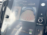 【デジタルマルチビューモニター】車のフロントやサイドのカメラ画像を同時にモニター表示することで、悪路や狭い道を走行時でも周囲の状況確認ができ安心!本格SUVにうれしい装備です♪