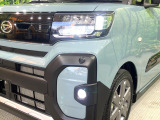 【LEDヘッドライト】悪天候や夜間走行時も良好な視界を確保し安心して運転できる高輝度LEDヘッドライトを装備!点灯速度が早く、消費電力も抑えられています。