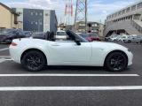 オープン時もクローズ時も崩れない流麗なシルエットです。