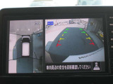 アラウンドビューモニター(車両を上から見たように表示)装着で車庫入れをサポート