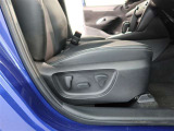 パワーシート搭載。微妙な調整が手軽にでき、ピッタリなポジションで運転することが可能です。