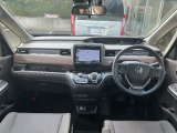 コクピットの画像です。視界も広くとっても運転しやすいですよ。