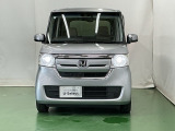 LEDヘッドライトを装備しています。LEDヘッドライトはとても明るく、雨の日や夜間走行も安全・安心です。オートライトコントロール付きで周囲の明るさに応じて自動で点灯・消灯します