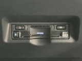高速道路で便利な【ETC2.0】を装備しています。光ビーコン搭載で渋滞情報などナビゲーションと連動することで機能も充実いたします。他、観光施設に立ち寄るための高速料金割引サービス等もございます。