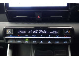 ★運転席と助手席でそれぞれお好みに合わせて温度設定が行えるフルオートエアコンです。外気温や室温、日射量を感知し、吹き出し温度、風量を緻密に制御します