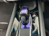 オートマチックシフトレバーは、手になじみ操作しやすい形状で安全運転にもつながります♪