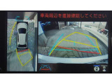 車を上から見下ろした視点で駐車をサポートするパノラマビューを搭載。運転席から確認しにくい車両周囲の状況を確認できます。